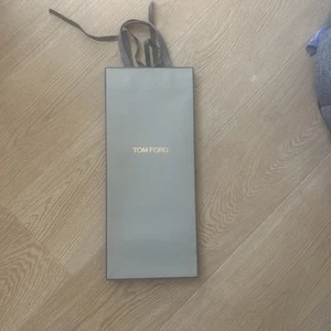 Authentic Tom Ford Carrier Paper Bag / Gift Bag 42 Cm By 18 Cm - Picture 1 of 2