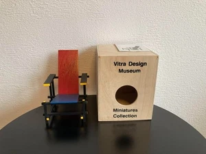 Vitra Design Museum Miniature Rood Blauwe Stoel Red Blue w/Box from JP Used - Picture 1 of 5