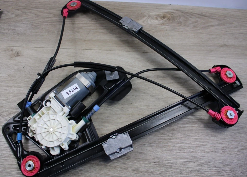 ^94-01 BMW E38 740IL 750IL 740I FRONT DRIVER LEFT DOOR WINDOW MOTOR REGULATOR - Image 1 of 4