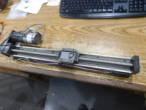 Controles de movimiento Cleveland: servomotor MH2115-165B PM con tornillo de bola y codificador - Imagen 1 de 7