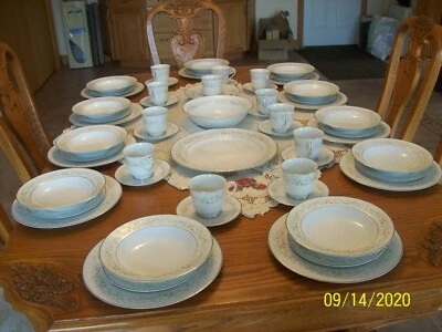 Cuatro Coronas China Vintage Claridge Pattern 317 Azul Floral 60 Piezas Agrupación Foto 1 de 4