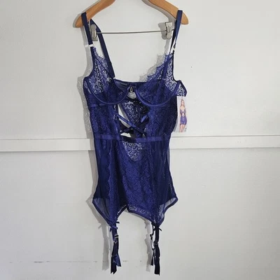 Conjunto de dos piezas de malla de encaje y tanga Seven til Midnight talla 1X-2X Foto 1 de 4