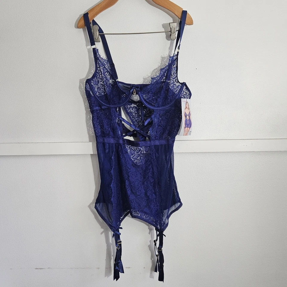 Conjunto de dos piezas de malla de encaje y tanga Seven til Midnight talla 1X-2X Foto 1 de 4