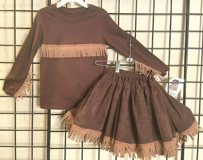 NUEVO NUEVO CON ETIQUETAS Imitación Marrón Gamuza 2 Piezas Conjunto Falda Flecos Occidentales Bizzy Bumpkins Talla 4/5Y Foto 1 de 4