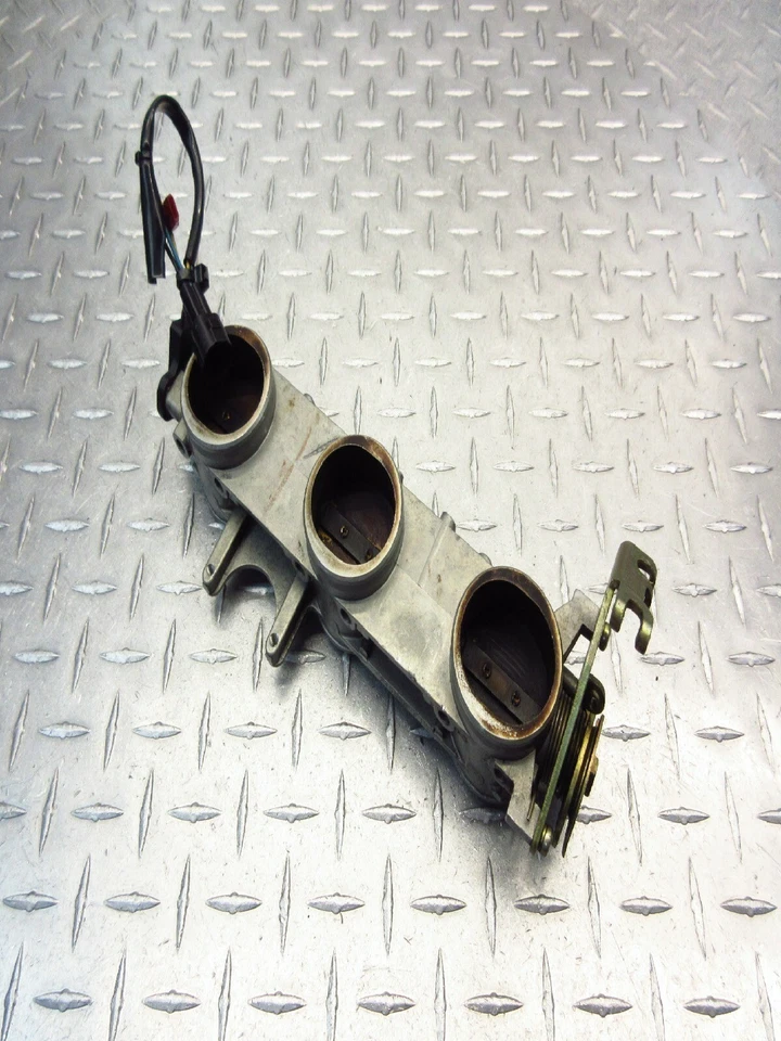 2002 02-06 Triumph Daytona 955i OEM Throttle Body Intake Bodies Assembly Foto 1 de 4