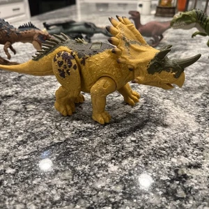 Jurassic World Dinosaurier Regaliceratops mit Brüllgeräusch & verstellbar beweglich FUNKTIONIERT - Bild 1 von 14