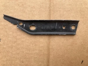 MERCEDES-BENZ C UPPER Left BRACKET NEW OEM 2008-2011  A 204 881 01 06 - Picture 1 of 2