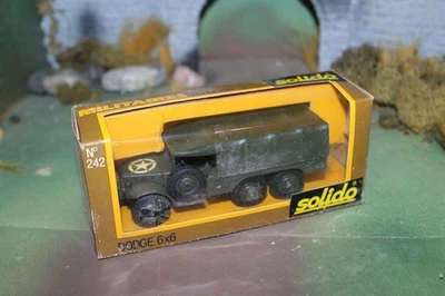 RARO CAMIÓN CUBIERTO SOLIDO DIECAST DODGE 6X6 EN OB VERDE #242-AÑOS 70 Foto 1 de 4