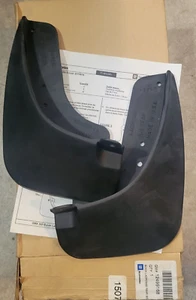 NEW OEM GM Rear Molded Splash Guards Set 12499168 Buick LaCrosse 2005-2007 - Picture 1 of 3