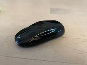 TESLA SMART KEY FOB OEM - PART NUMBER 1007492-00-G - Picture 1 of 3