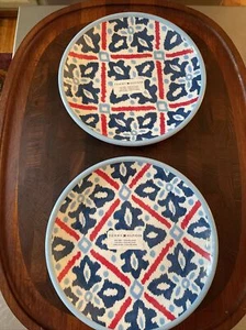 NWT TOMMY HILFIGER Set of 2 100% Melamine Plates 9" Round Red, White, Blue Ikat - Picture 1 of 4