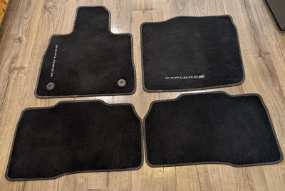 КОМПЛЕКТ ЧЕРНЫХ КОВРИКОВ ДЛЯ ПОЛА FORD EXPLORER 2020–2024 ГГ. ОТЛИЧНОЕ СОСТОЯНИЕ ТОВАРА GZ03A - Изображение 1 из 4