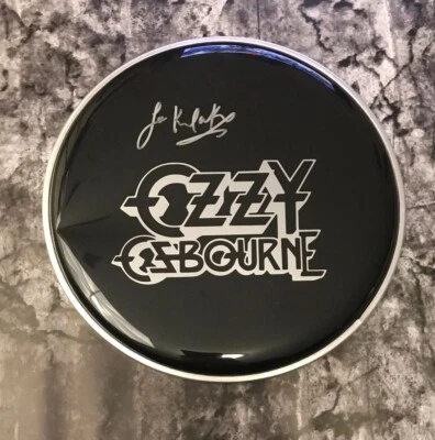 GFA Uriah Deep Ozzy Osbourne * LEE KERSLAKE * Cabezal de batería autografiado firmado L5 certificado de autenticidad Foto 1 de 4
