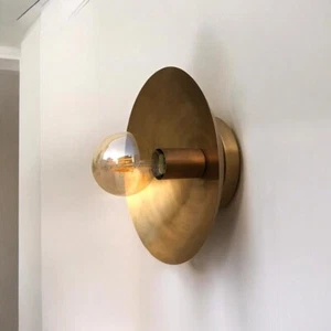 Lámpara de pared italiana de latón crudo de una sola luz hecha a mano - Imagen 1 de 7