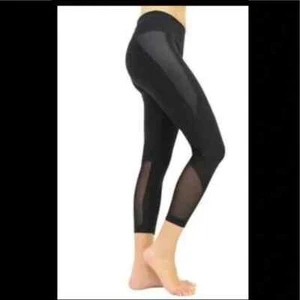 Women's Yoga work out Pants -Capri with Mesh, Black - Picture 1 of 6