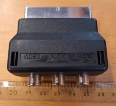 Scart-Stecker mit 3 Cinch-Buchsen 1xVideo + 1xAudio links/Mono + 1xAudio rechts - Bild 1 von 4