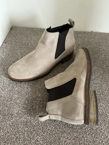 Clarks Women's Memi Top Chelsea Ankle Boots Sand Suede Leather Uk 7 E EU41 - NEW - Picture 1 of 18