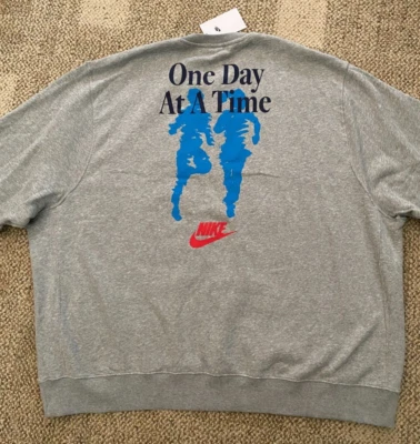 Sudadera Nike Ropa Deportiva Crew FN1486-063 Un Día a la Vez Para Hombre Talla 3XL Foto 1 de 3