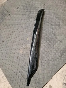 2020 - 2023 CHEVY CORVETTE C8 RIGHT EXTERIOR A PILLAR TRIM MOLDING DAMAGED - Picture 1 of 7