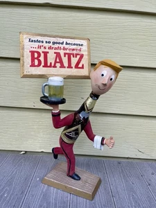Original Vintage 1952 Blatz Bierflasche Mann Kellner figürliches Display Blechschild - Bild 1 von 17