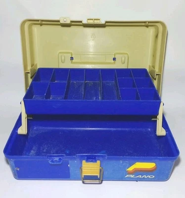 Bandeja voladiza caja de aparejos de pesca de plástico azul y beige vintage plano modelo 3100 Foto 1 de 3