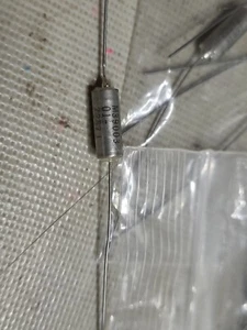 M39003/01-2257 33uF 10V Capacitor,  quantity of 17 - Picture 1 of 5