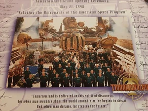 Póster de Disneyland 1998 reapertura de Tomorrowland saludando a los astronautas - Imagen 1 de 2