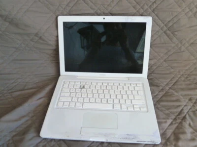 APPLE MACBOOK A1181 2GHZ for parts  - Image 1 of 4