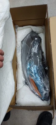 Left and Right Headlights For Honda Insight 2010-2011 Halogen with Bulb(s) EX LX - Image 1 of 4