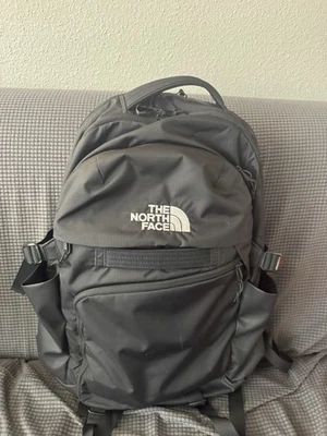 Рюкзак The North Face Router FlexVent черный 40 л - Изображение 1 из 4