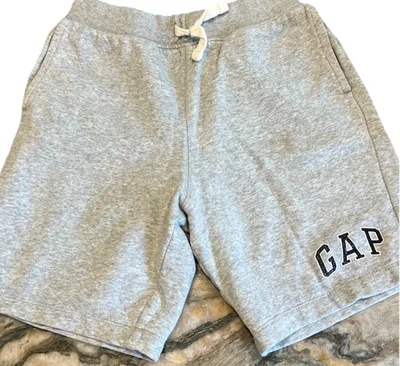 Pantalones cortos deportivos Gap Kids gris con cordón y elástico talla grande (usados) Foto 1 de 4