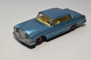 B69 1:43 DINKY TOYS 533 MERCEDES-BENZ 300SE 300 SE MET. BLUE EXC. COND. - Picture 1 of 9