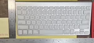 Apple Keyboard Wireless Bluetooth Model A1314 Silver Slim No Box - USED - Picture 1 of 6