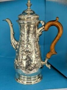 Pre American Revolution Georgian 1760 George III solid silver coffee pot 686 grm