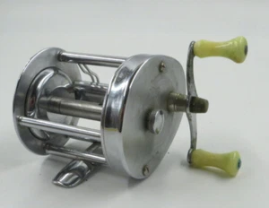 Vtg Direct Drive Shakespeare Fishing Reel Model FE 1950 VERY CLEAN Works Great - Picture 1 of 7