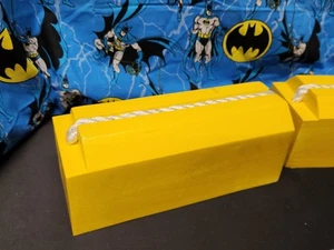 Lote de 2 cuñas de rueda de avión en miniatura amarillas - MX AMXS MXS - Memento de despedida - Imagen 1 de 6