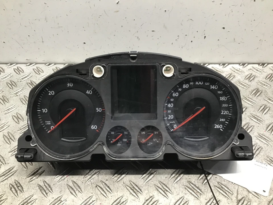 Tacho VW Passat Variant (3C5, B6) 2.0 TDI 103kW 140PS 3C0920871 Kombiinstrument - Bild 1 von 2