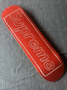 Supreme KAWS Chalk Logo Skateboard Deck Nuevo Rojo - Imagen 1 de 7