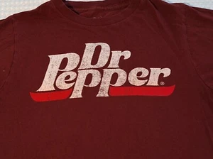Camiseta de algodón rojo oscuro con logotipo de Dr Pepper Soda Pop talla S - Imagen 1 de 8