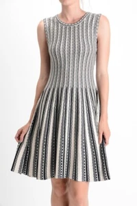 Abito donna Yemak aderente e svasato senza maniche in maglia jacquard MK6009 - Foto 1 di 10