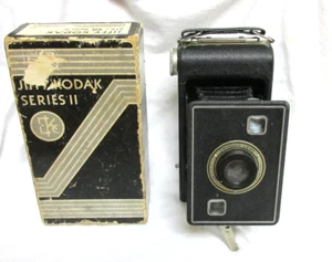 FOTOCAMERA VINTAGE ANNI 40 KODAK JIFFY SIX 20 SERIE II CON SCATOLA - Foto 1 di 7
