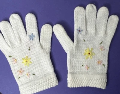 Guantes elegantes vintage para niñas de punto blanco con flores bordadas Foto 1 de 4