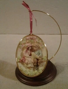 Hallmark Collector's Club 1993 Edizione Limitata Ornamento "CONDIVISIONE NATALE" Nuovo con scatola - Foto 1 di 6