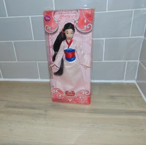 Disney Store Mulan Puppe - NEU versiegelt Disney Prinzessin - Bild 1 von 17
