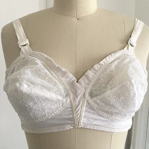 VTG Playtex Living Bra White sz 34B Pointy Cup No Pad or Wire Nylon Rayon Cotton - Picture 1 of 10