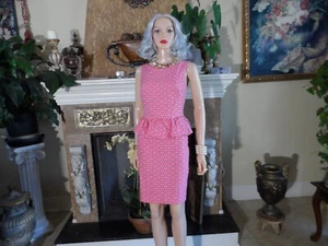 Carolina Herrera Pink Print Jacquard Sheath Dress w/Peplum Design Detail Size 6 - Picture 1 of 22