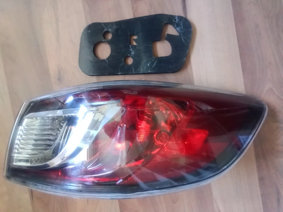 Dorman 1611647 Passenger Side Tail Light Assembly For Mazda 3 2010-2013 Foto 1 de 4