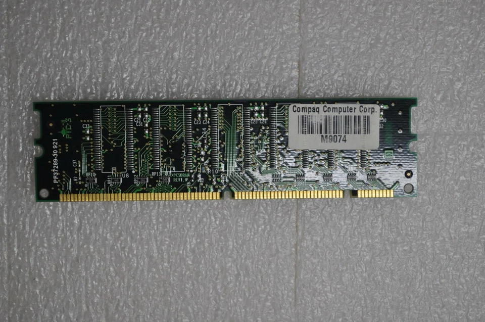 Hp Memory 32MB PC100 100MHz non-ECC Unbuffered CL2 168-Pin DIMM  HYM7V65401A - Image 1 of 2
