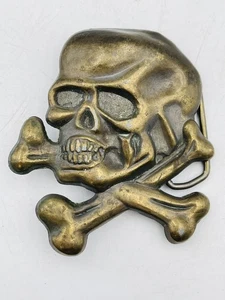 VINTAGE SOLID BRASS CAST SKULL AND CROSSBONES BELT BUCKLE (CP2016063) - Picture 1 of 4