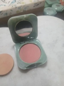 CLINIQUE Beyond Fard Everywhere colore ROSA PELUCHE 0,07 once 1,9 g NUOVO da viaggio - Foto 1 di 2